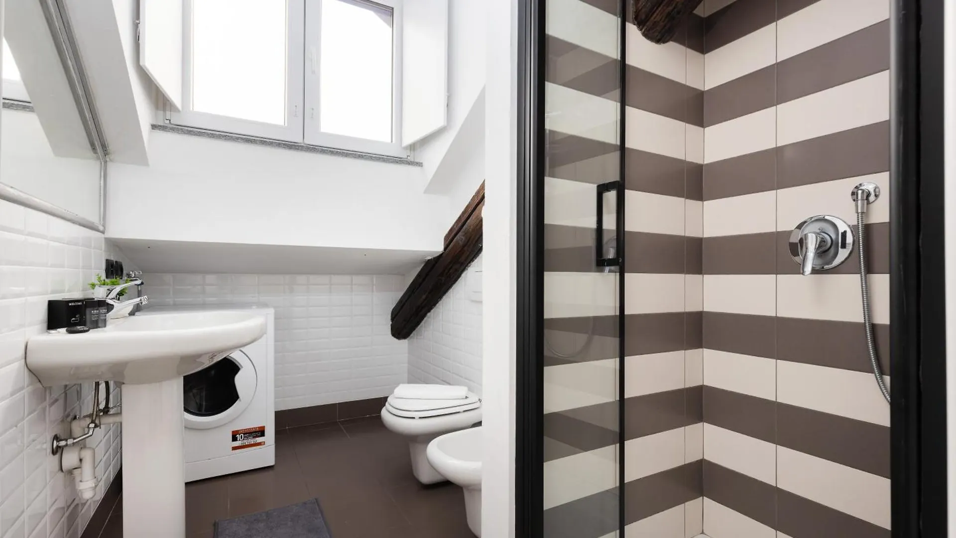 I M1-M2 2Min I Strategic, Modern, Quiet Apartment Milan