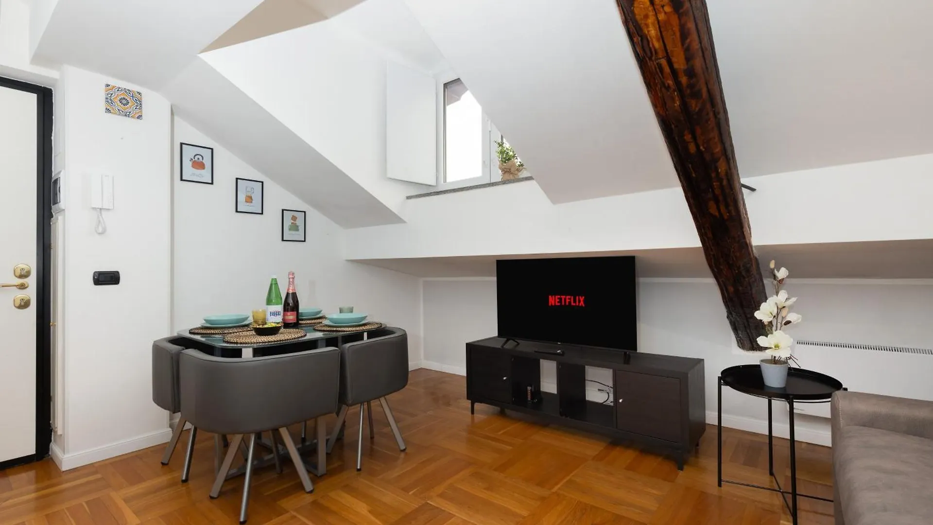 I M1-M2 2Min I Strategic, Modern, Quiet Apartment Milan Italy
