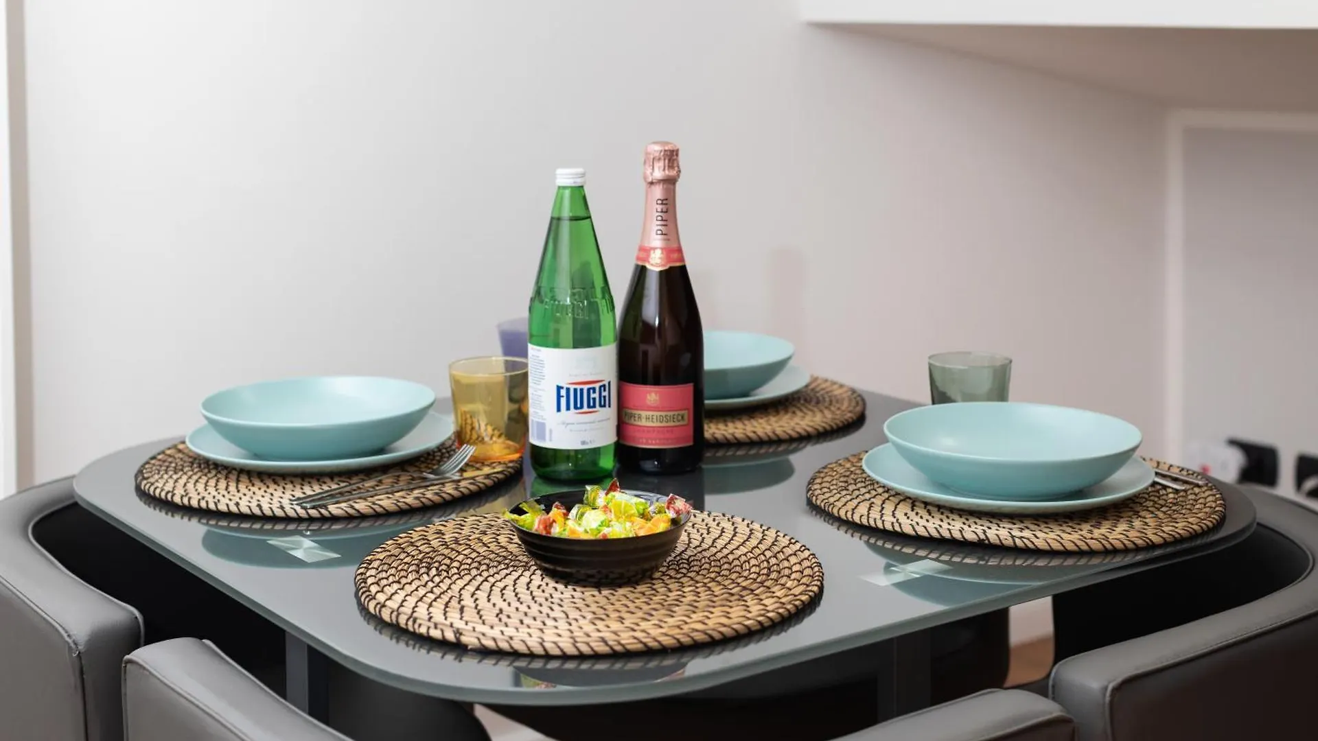 I M1-M2 2Min I Strategic, Modern, Quiet Apartment Milan Italy