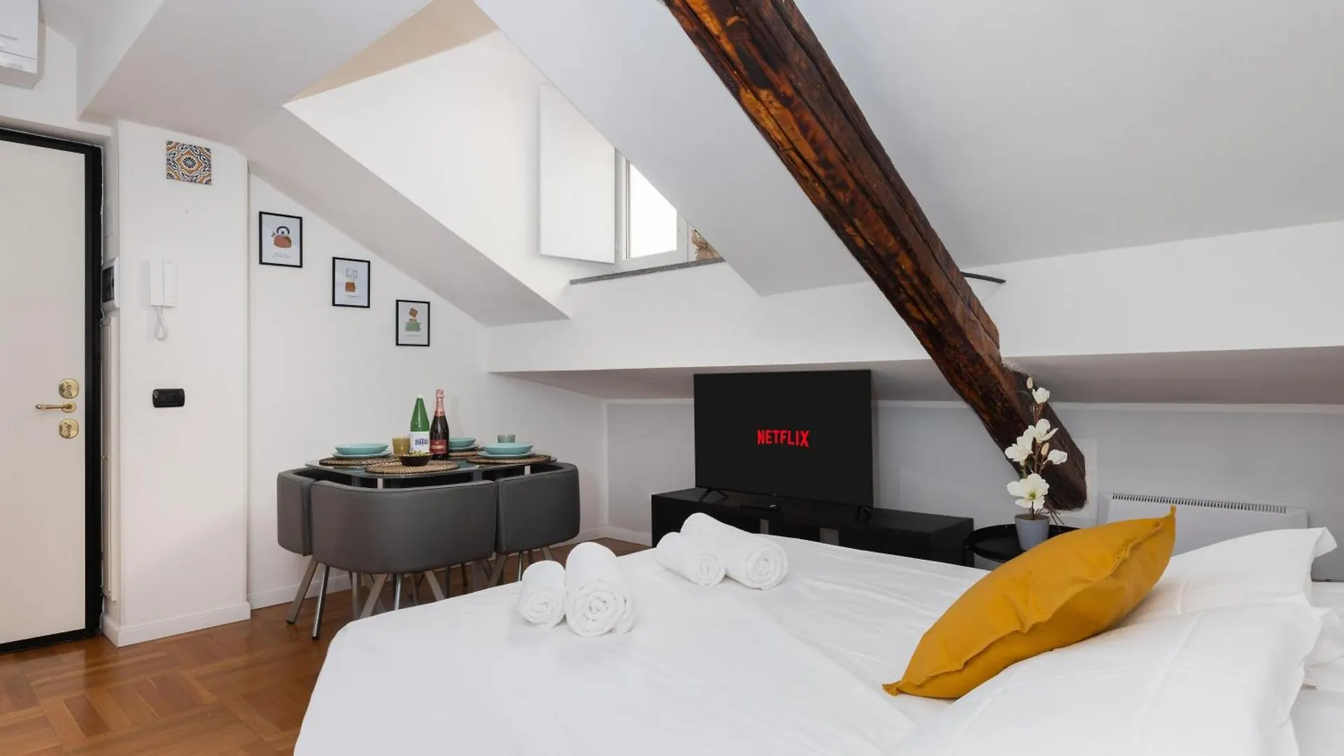 I M1-M2 2Min I Strategic, Modern, Quiet Apartment Milan Italy